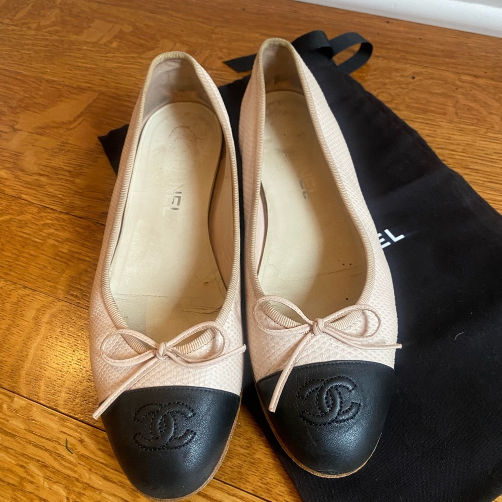 Chanel pale Pink and Black Women's Ballet Flats - Picture 2 of 6